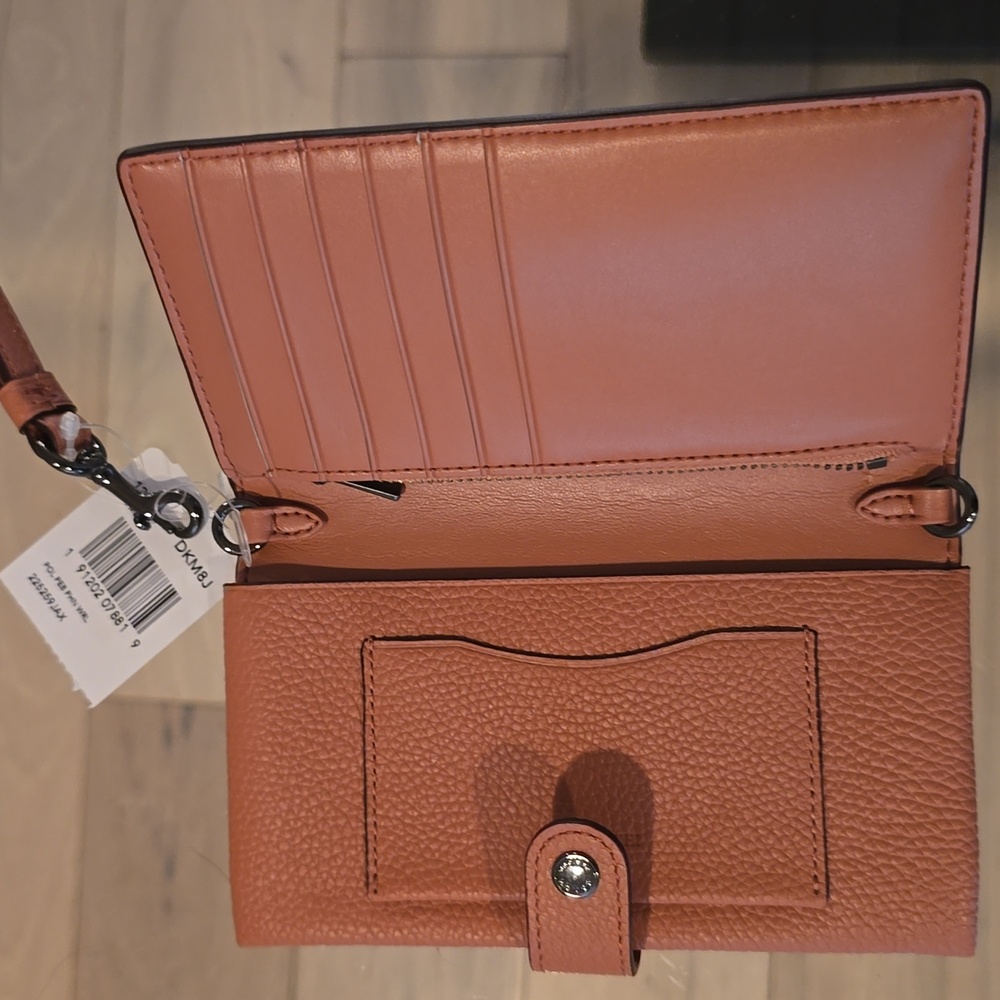 NWT Coach Wristlet Wallet, Sz 6”x3.5” - Picture 5 of 7